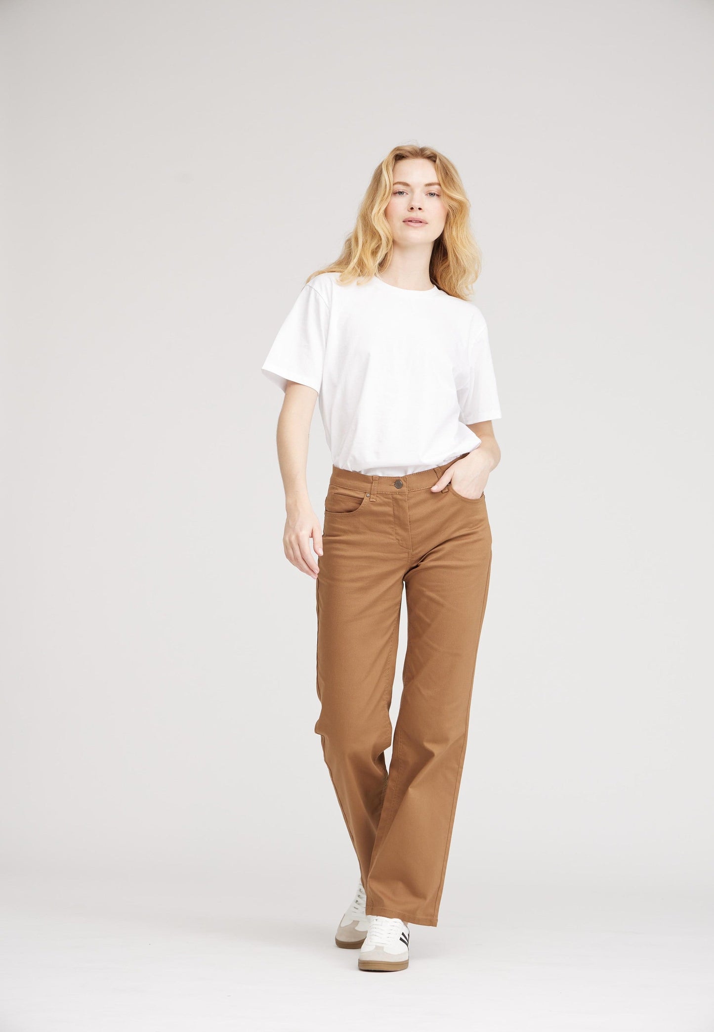 Amelia Straight - Medium Length - Camel