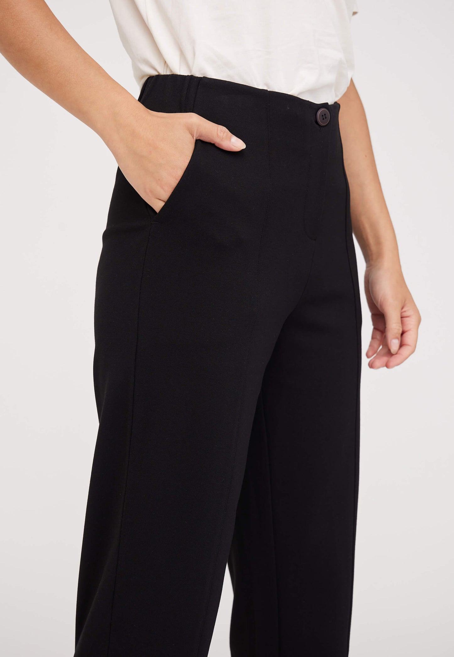 Diana Relaxed - Medium Length - Black