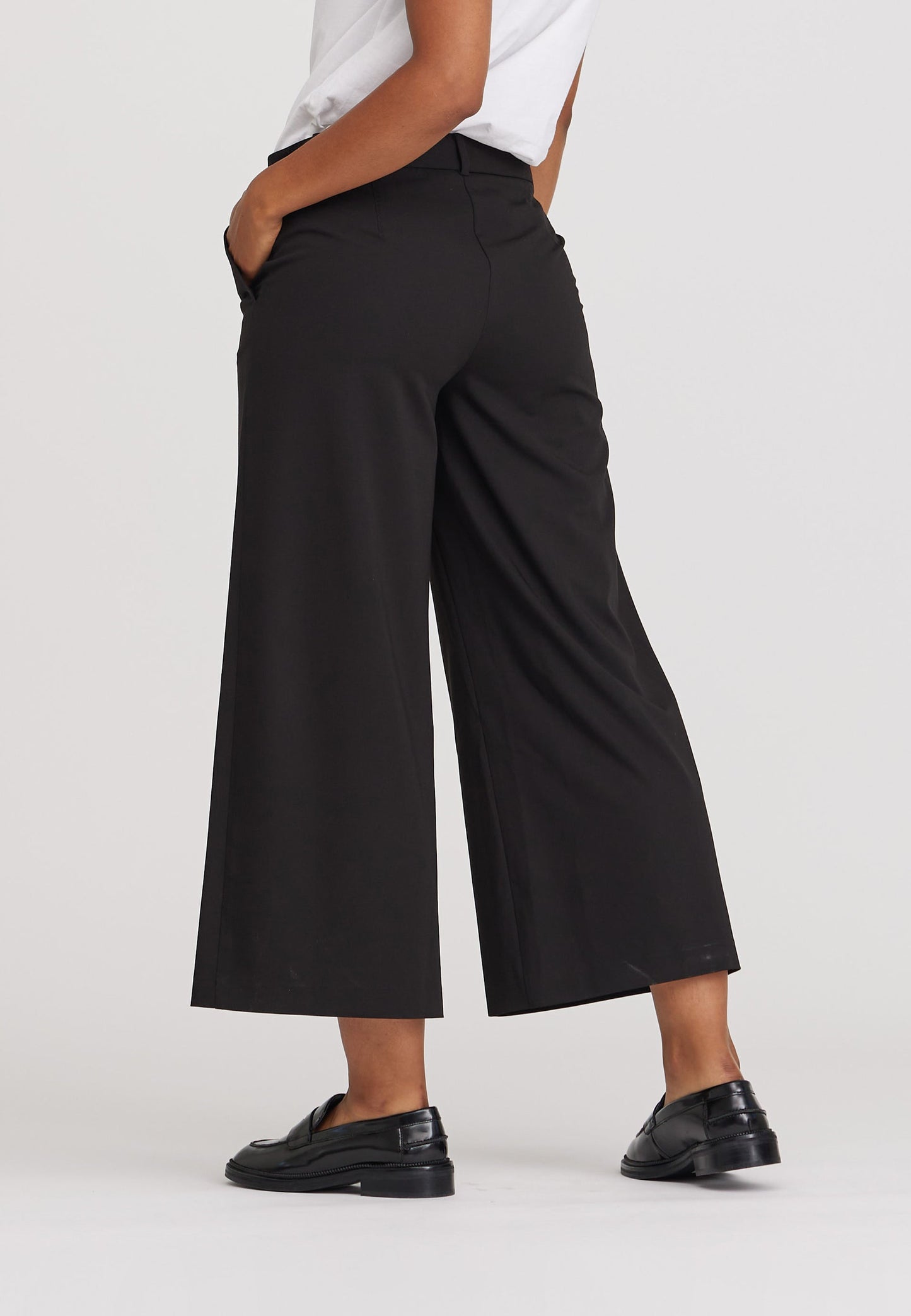 Lia Loose Crop - Black