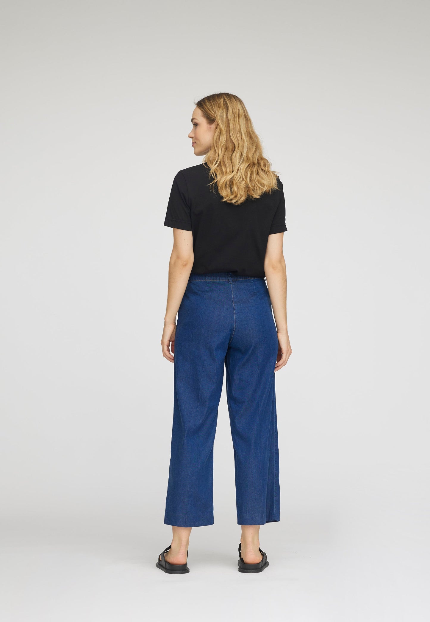 Phoebe Loose Crop - Medium Blue Denim