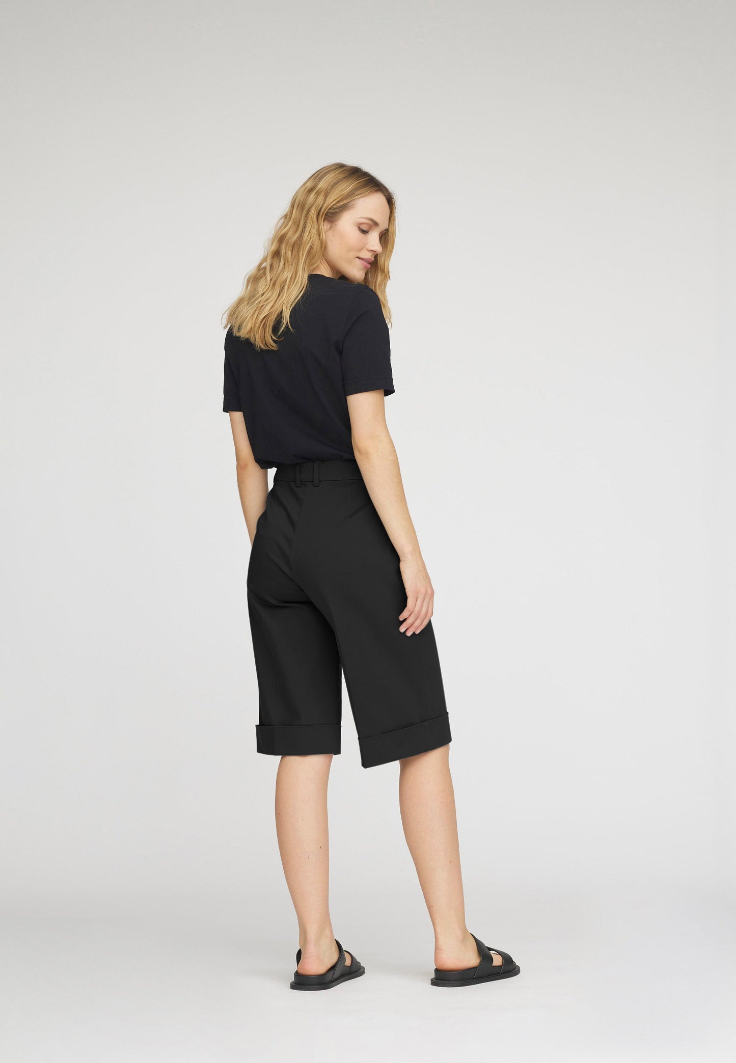 Phoebe Turn-Up Loose Shorts - Black