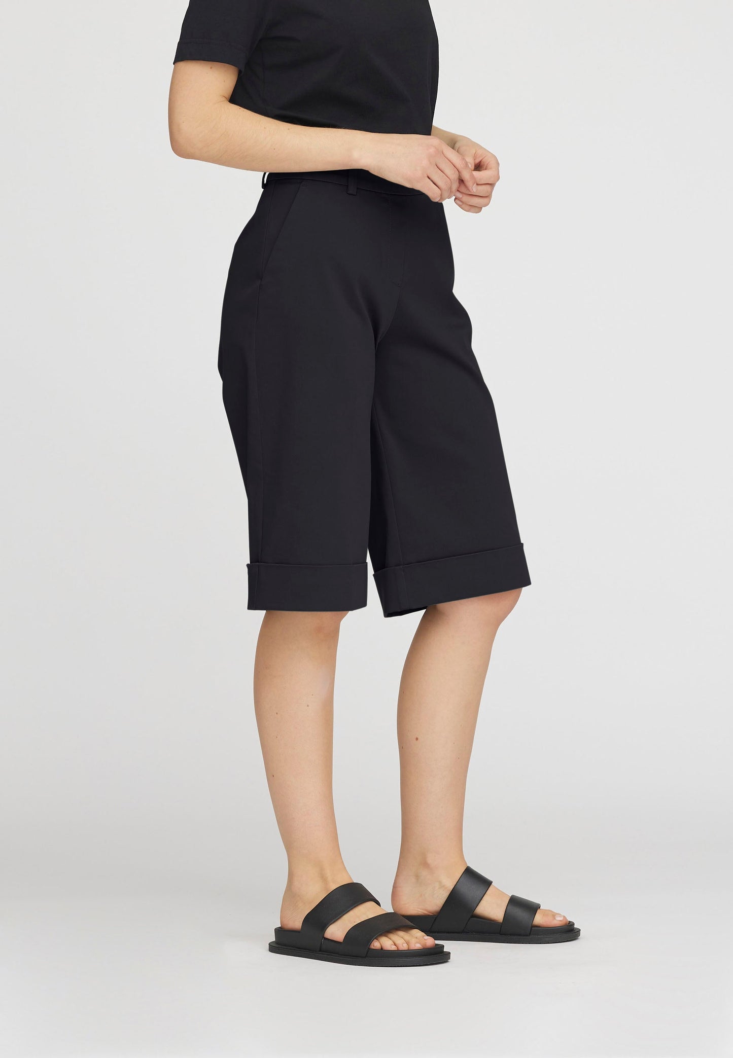 Phoebe Turn-Up Loose Shorts - Black