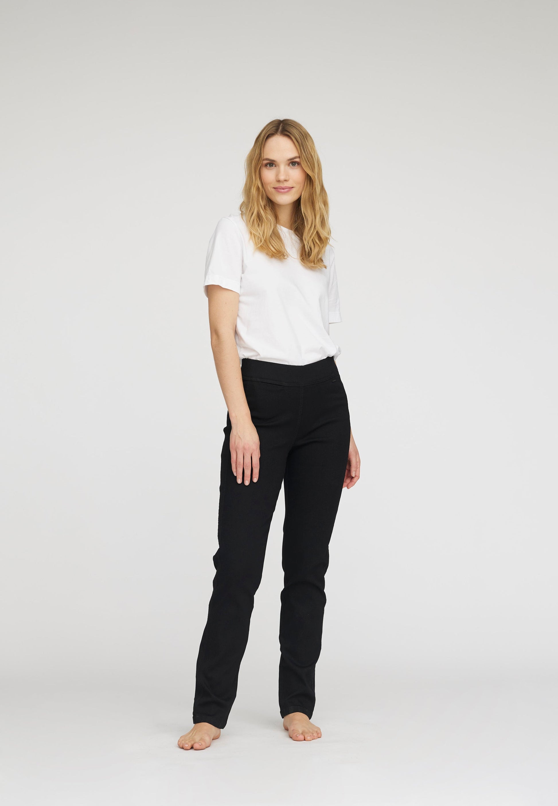 LAURIE  Serene Regular - Medium Length Regular 99000 Black