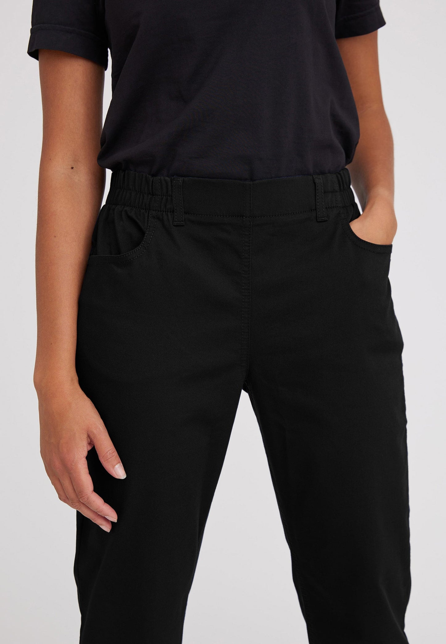 Violet Relaxed - Medium Length - Black